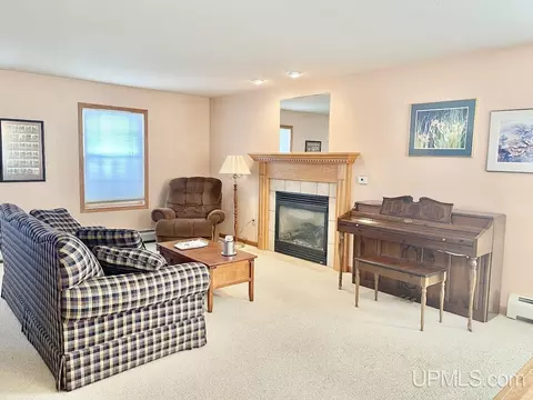 910 S 11th, Escanaba, MI 49829 photo 8