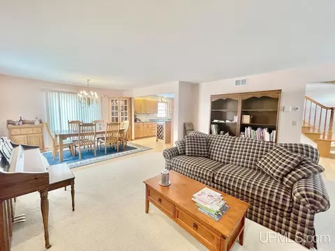 910 S 11th, Escanaba, MI 49829 photo 7