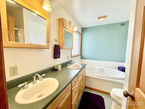 910 S 11th, Escanaba, MI 49829 photo 25