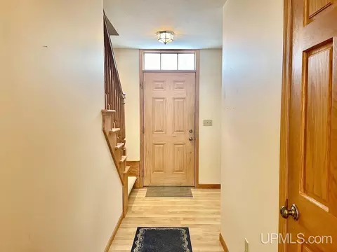 910 S 11th, Escanaba, MI 49829 photo 15