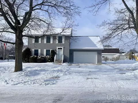 910 S 11th, Escanaba, MI 49829 photo 3
