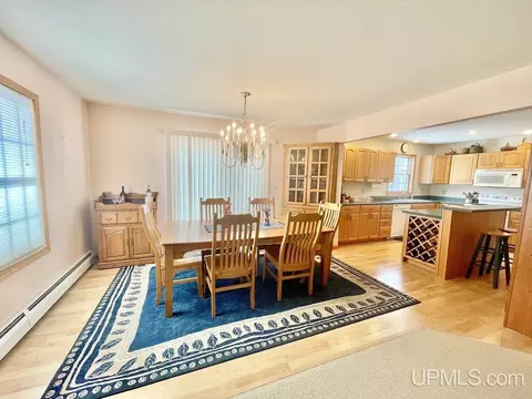910 S 11th, Escanaba, MI 49829 photo 10