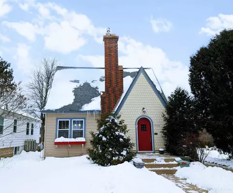 720 W College, Marquette, MI 49855