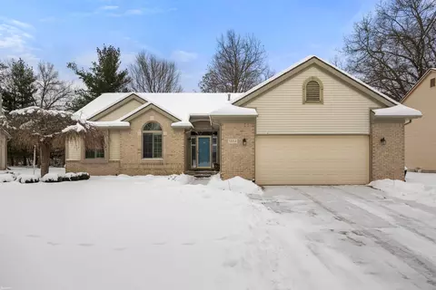 1884 Heron Vw, West Bloomfield, MI 48324