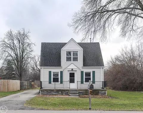 2720 Iowa, Troy, MI 48083