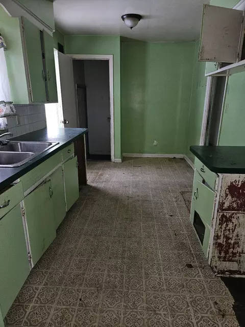 2428 Miller, Flint, MI 48503 photo 9
