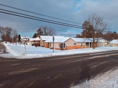 852 E D, Iron Mountain, MI 49801