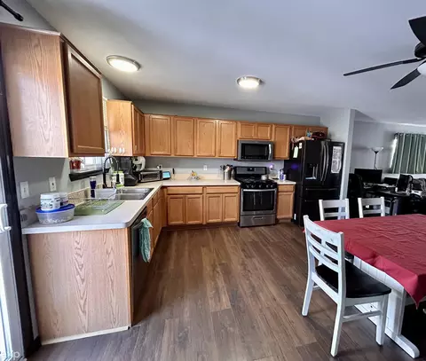 21848 Curie, Warren, MI 48091 photo 5