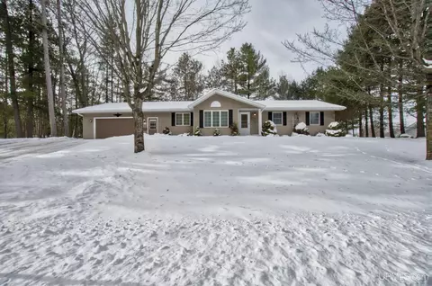 1211 Evergreen, Iron Mountain, MI 49801