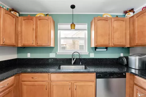 24174 Meadows, Flat Rock, MI 48134 photo 9