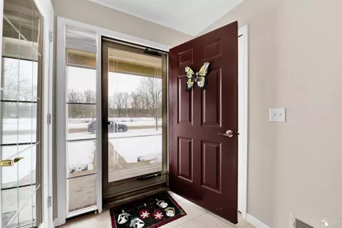 24174 Meadows, Flat Rock, MI 48134 photo 4
