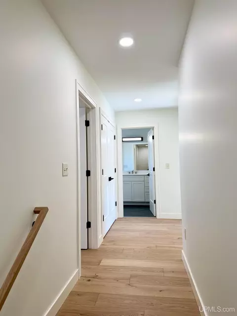 Entry Way - 606 County, Negaunee, MI 49866 photo 3 of 4