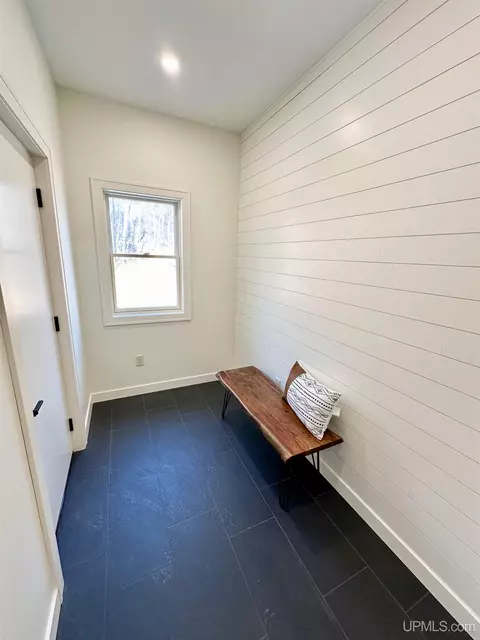 Entry Way - 606 County, Negaunee, MI 49866 photo 4 of 4