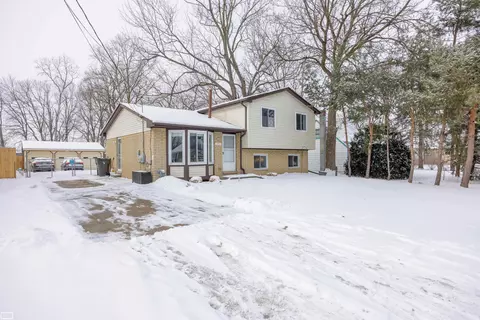 33931 Louise, Clinton Township, MI 48035