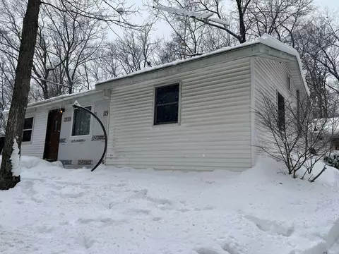 1045 James, Harrison, MI 48625