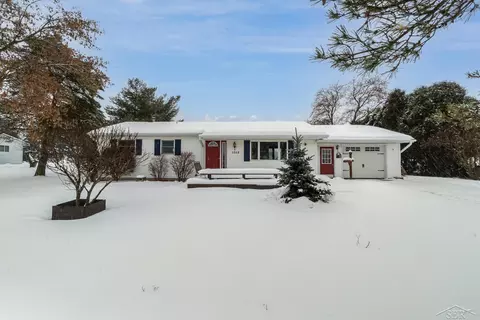1313 S 11 Mile, Auburn, MI 48611