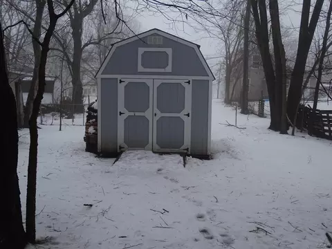 720 Clinton, Adrian, MI 49221 photo 21