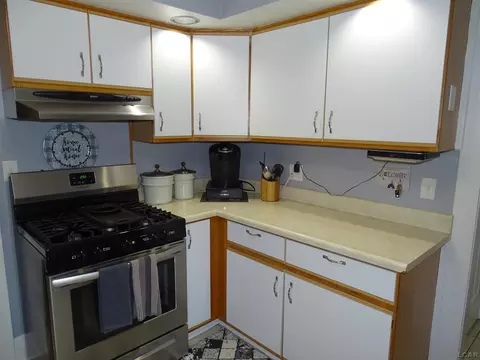 720 Clinton, Adrian, MI 49221 photo 11