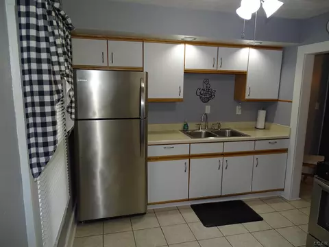 720 Clinton, Adrian, MI 49221 photo 9