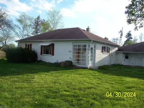 2595 Wales Center Rd, Goodells, MI 48027