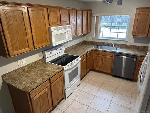 Kitchen - 45783 Cagney, Macomb, MI 48044 photo 2 of 2