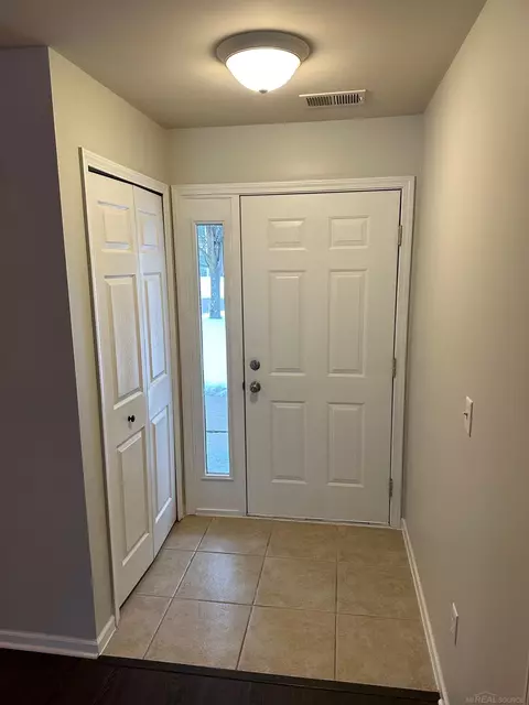 Entry Way - 45783 Cagney, Macomb, MI 48044 photo 2 of 2