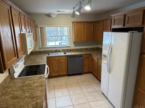 Kitchen - 45783 Cagney, Macomb, MI 48044 photo 1 of 2