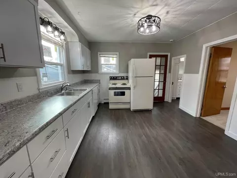 Kitchen - 533 N 20th, Escanaba, MI 49829 photo 2 of 2