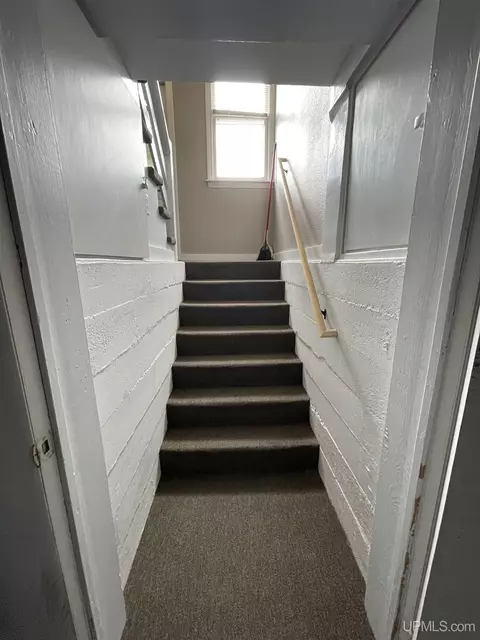 Entry Way - 533 N 20th, Escanaba, MI 49829 photo 3 of 3