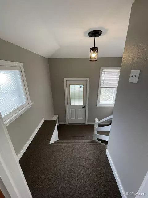 Entry Way - 533 N 20th, Escanaba, MI 49829 photo 2 of 3