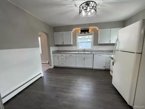 Kitchen - 533 N 20th, Escanaba, MI 49829 photo 1 of 2