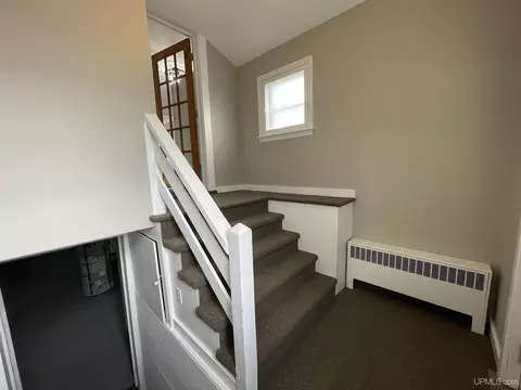 Entry Way - 533 N 20th, Escanaba, MI 49829 photo 1 of 3
