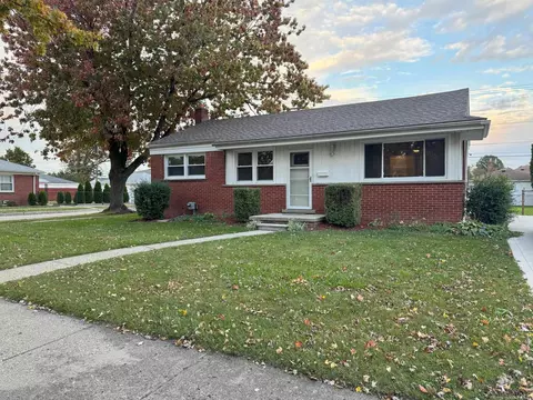 30100 Rosebriar, Saint Clair Shores, MI 48082