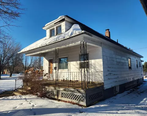 522 W Minckler, Iron River, MI 49935