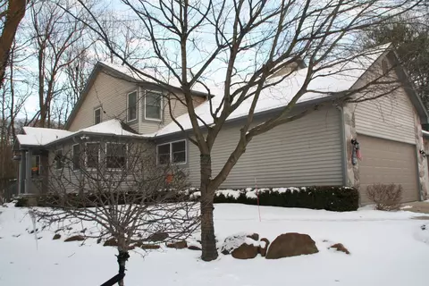 2354 Golden Pond #16, Fenton, MI 48430
