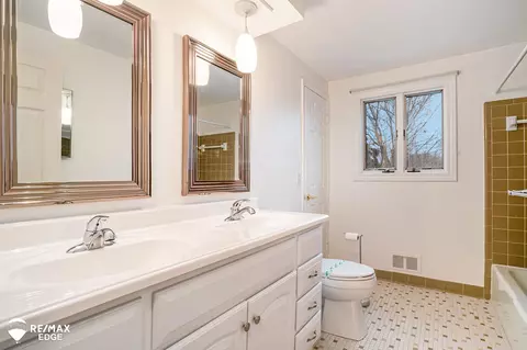 Bath - 315 Delzingro, Davison, MI 48423 photo 2 of 2