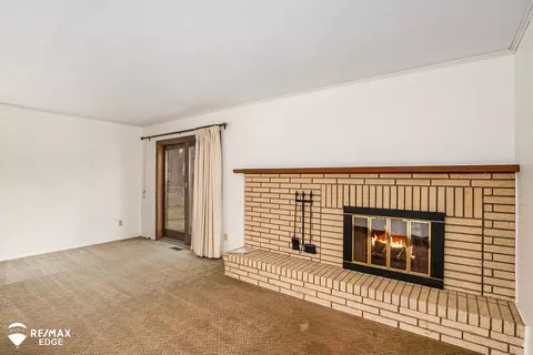 Living - 315 Delzingro, Davison, MI 48423 photo 2 of 3