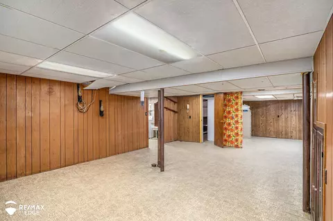 Living - 315 Delzingro, Davison, MI 48423 photo 3 of 3