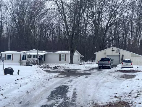 8365 N Bass Lk, Harrison, MI 48625 photo 2