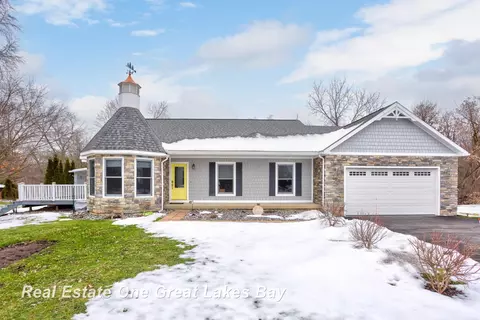 9950 N N Riv, Freeland, MI 48623
