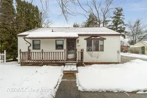 1317 E Saint Andrews, Midland, MI 48642