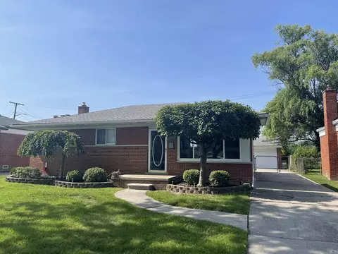 23444 Playview, Saint Clair Shores, MI 48082