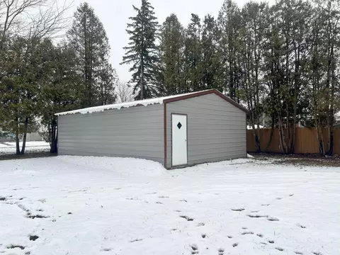 518 E 6th, Pinconning, MI 48650 photo 3