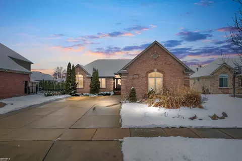 16129 Bishopsgate, Macomb, MI 48044