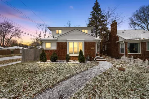 21525 Newcastle, Harper Woods, MI 48225