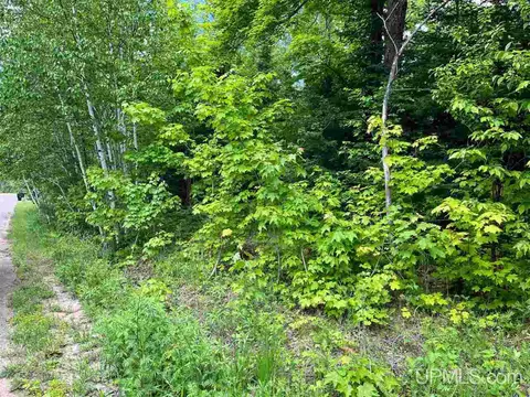 1072 Highland, Ishpeming, MI 49849