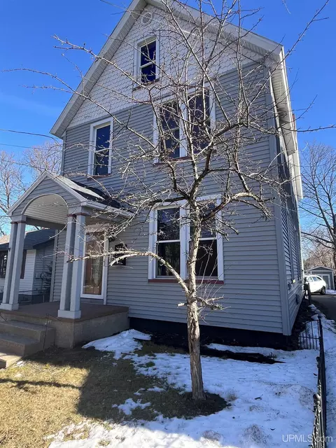 916 N Fourth, Marquette, MI 49855