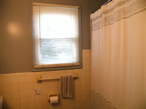 Bath - 710 Stevens, Owosso, MI 48867 photo 3 of 3
