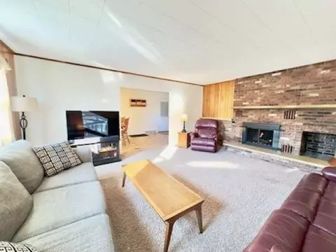 Living - 710 Stevens, Owosso, MI 48867 photo 2 of 4