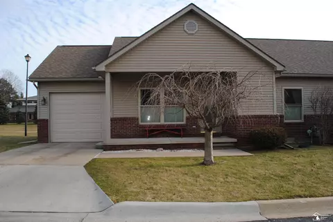 15504 Pleasant Pt, Monroe, MI 48161